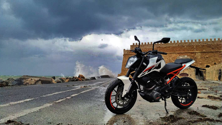 KTM Duke 250: Short Term δοκιμή επί Κρητικού εδάφους