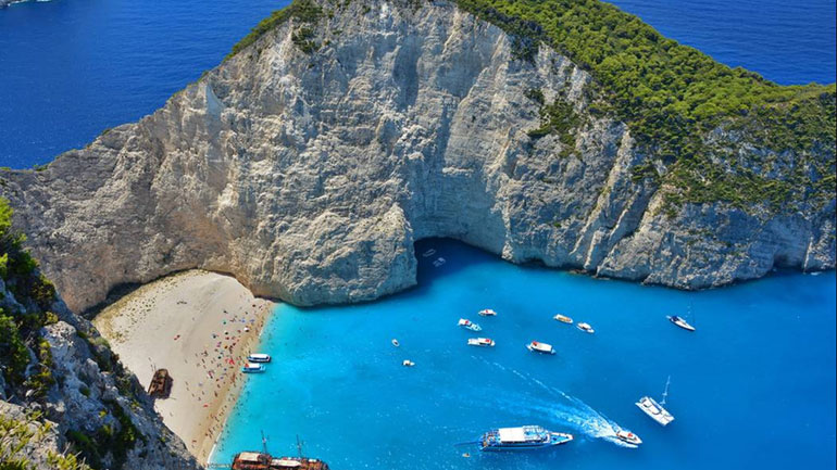 Ζάκυνθος: Αδιέξοδο με το άνοιγμα της διάσημης παραλίας του «Ναυαγίου»