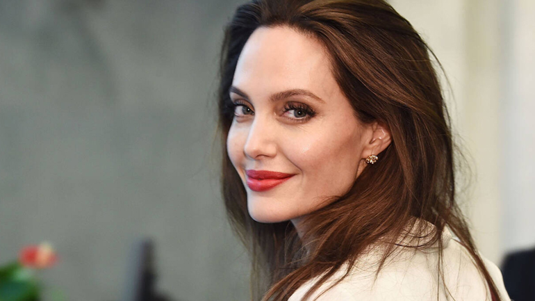 Η Αντζελίνα Τζολί ζητεί οι Αφγανές να έχουν βασικό ρόλο στις ειρηνευτικές συνομιλίες στη χώρα τους