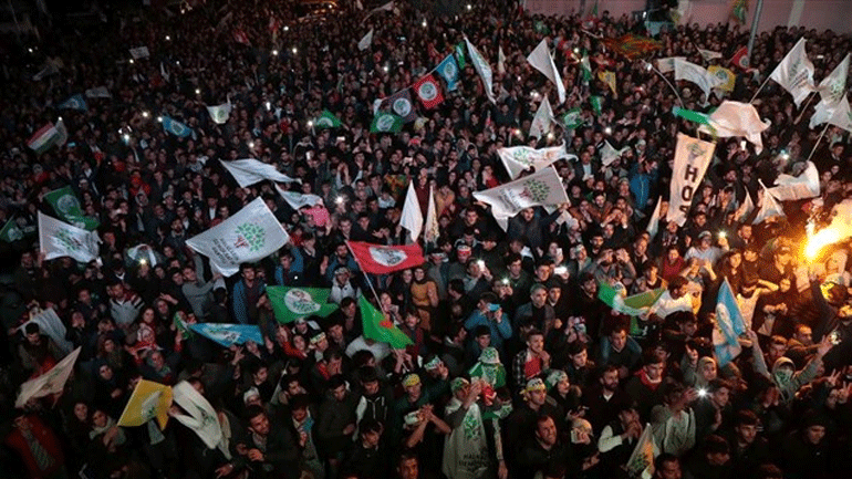 Τουρκία: Διαδηλώσεις κατά της ακύρωσης εκλογής των φιλοκούρδων δημάρχων