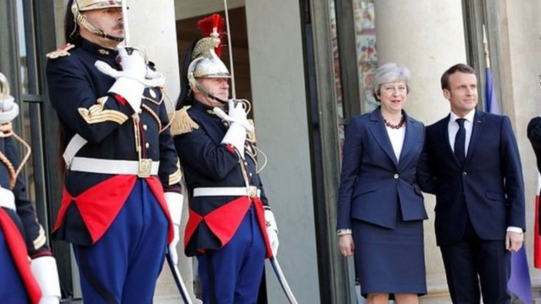 Παρίσι: Μια αποχώρηση του Λονδίνου χωρίς συμφωνία παραμένει πιθανή