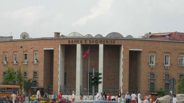 Αλβανία: Σε χαμηλό δεκαετίας το ποσοστό των μη εξυπηρετούμενων δανείων