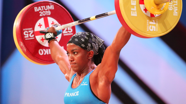 Αρσιβαρίστρια σπάει το χέρι της τη στιγμή που σηκώνει 110 κιλά 