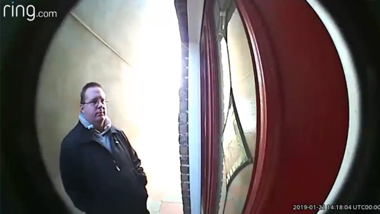 Μια σκατο-κατάσταση στο κατώφλι της πόρτας