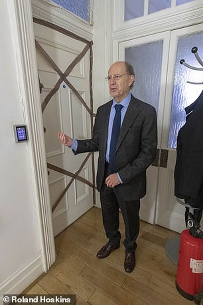 Ο Jaime Marchan, πρέσβης του Εκουαδόρ στη Βρετανία