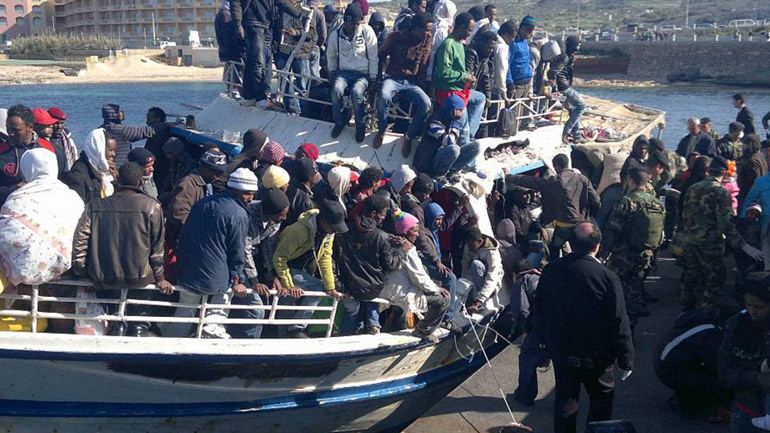 Επετεύχθη συμφωνία για την αποβίβαση των 62 εγκλωβισμένων μεταναστών στη Μάλτα