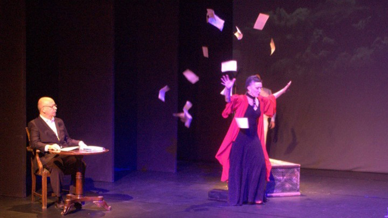 Σε ρόλο ηθοποιού ο Έλληνας πρέσβης στο Βουκουρέστι Β. Παπαδόπουλος για να προωθήσει τον ελληνικό πολιτισμό