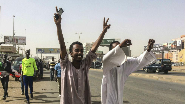 Παραιτήθηκε ο επικεφαλής του πραξικοπήματος στο Σουδάν