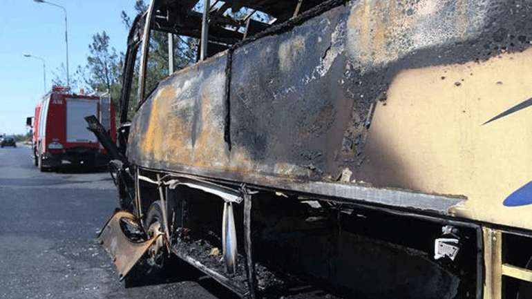 Αντίρριο: Φωτιά σε τουριστικό λεωφορείο που μετέφερε μαθητές – Δεν υπήρξαν τραυματίες