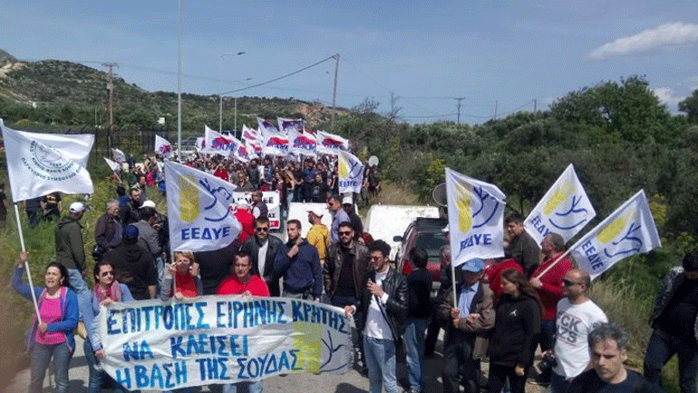 Διαδήλωση των Επιτροπων Ειρήνης Κρήτης έξω από την αμερικανική Βάση του Μουζουρά