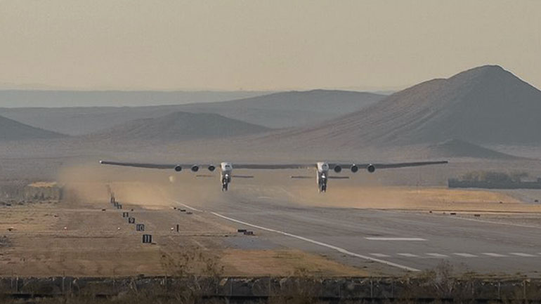 Πρώτη πτήση για το μεγαλύτερο αεροπλάνο του κόσμου