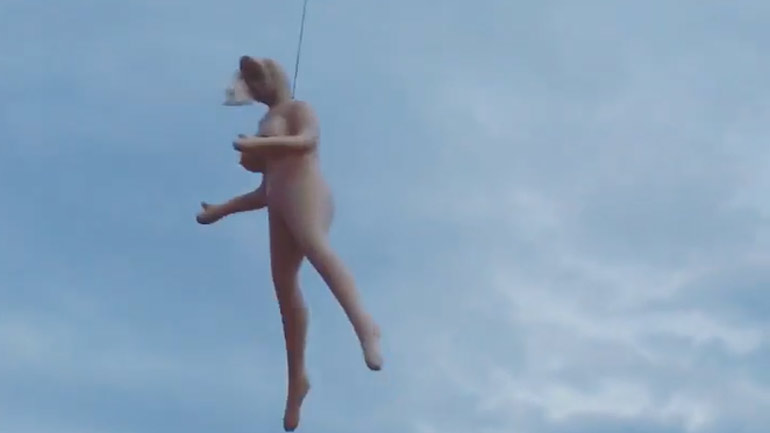 Έκαναν την κούκλα του σεξ… ιπτάμενη!