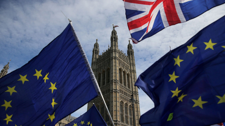 “Η πλειοψηφία των Βρετανών θέλει να παραμείνει στην Ε.Ε.”