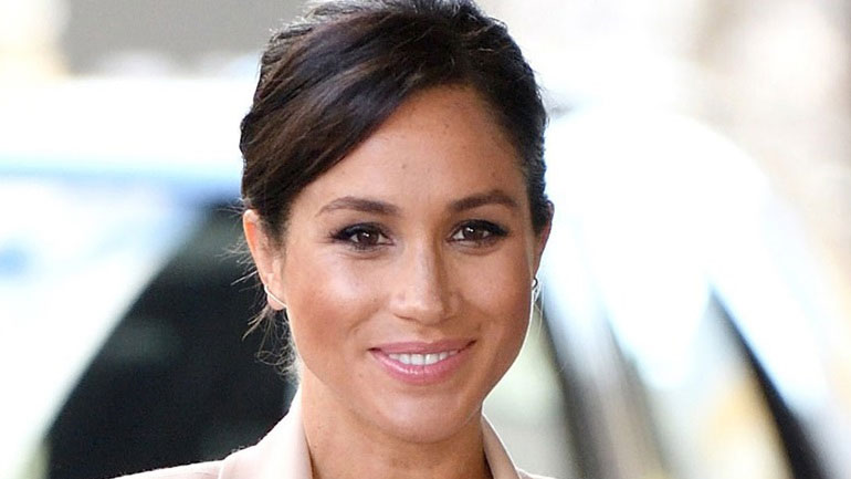 Η Meghan Markle θέλει να γεννήσει στο νερό με Ελληνίδα γυναικολόγο