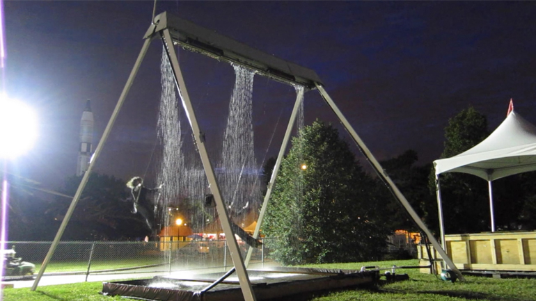 Κούνιες με καταρράκτη