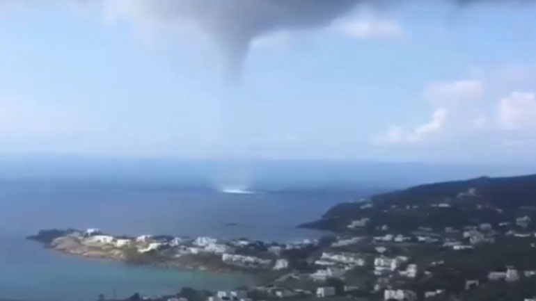 Yδροστρόβιλος τάραξε τα νερά της Σύρου