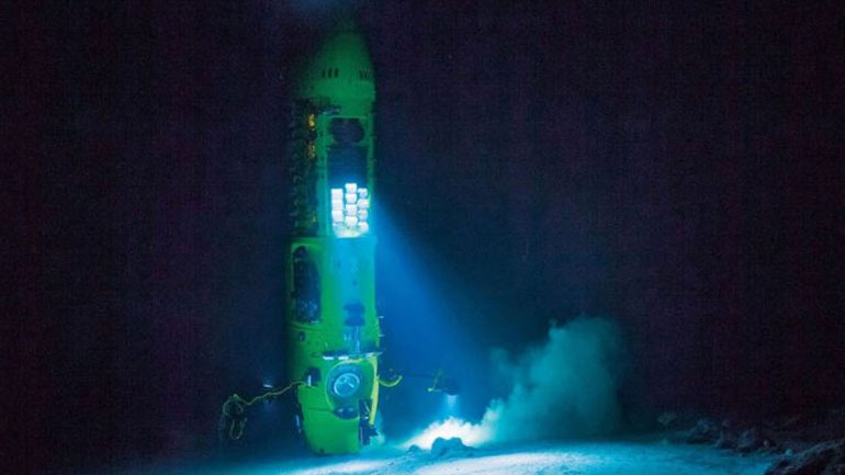 Άφθονα πετρελαιοφάγα μικρόβια βρέθηκαν στο μεγαλύτερο βάθος των ωκεανών