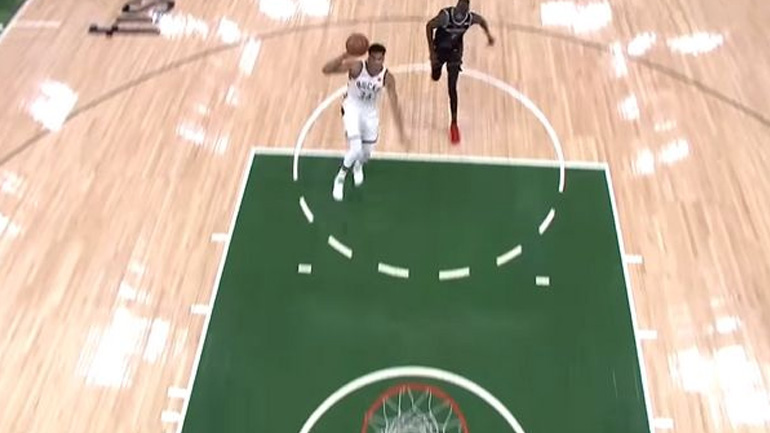 To μαγικό κάρφωμα του Αντετοκούνμπο που τρέλανε το ΝΒΑ!