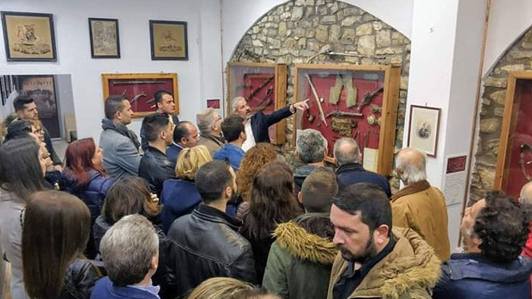 Εγκαινιάστηκε στο Μεσολόγγι ο εκθεσιακός χώρος του Ομίλου Φίλων Ιστορικής Φορεσιάς και Οπλισμού «Ο Λιάρος»