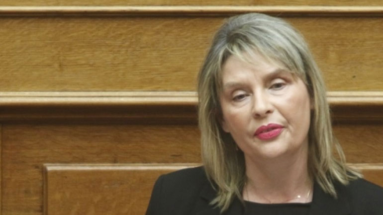 Κ. Παπακώστα: Όσοι θυμήθηκαν τη Μαρία Αντουανέτα ας ρωτήσουν τον καθρέφτη τους