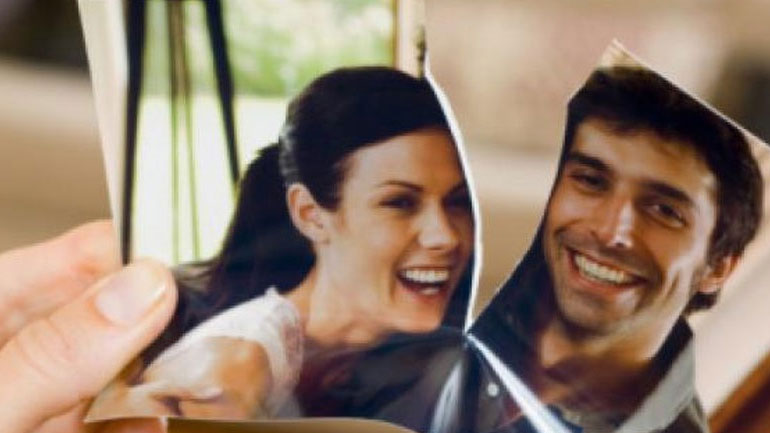 Έρευνα: Πόσο καιρό μας παίρνει να ξεπεράσουμε έναν χωρισμό;