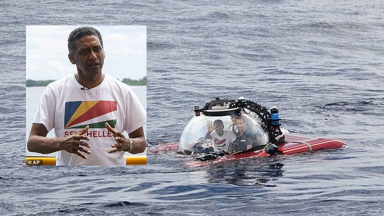 Ο πρόεδρος των Σεϋχελλών μπήκε σε υποβρύχιο και έστειλε οικολογικό μήνυμα από τον βυθό του ωκεανού