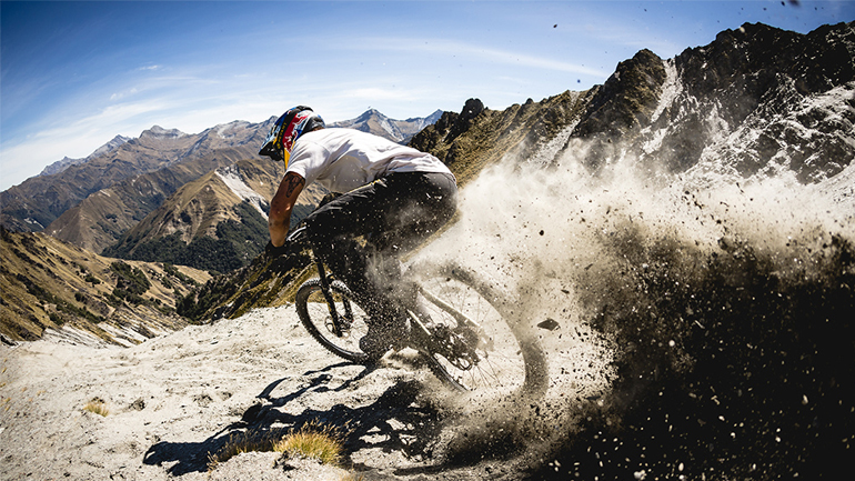 Βγήκε το βαρύ πυροβολικό