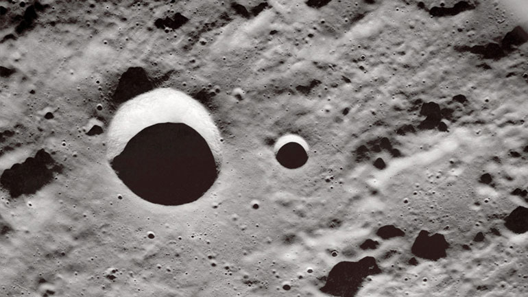 NASA: Η Σελήνη χάνει κάθε χρόνο 200 τόνους νερό εξαιτίας του βομβαρδισμού της από μικρούς μετεωρίτες