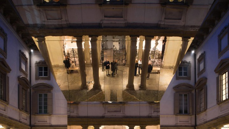 Γύρισαν «ανάποδα» το Palazzo Litta, στο Μιλάνο