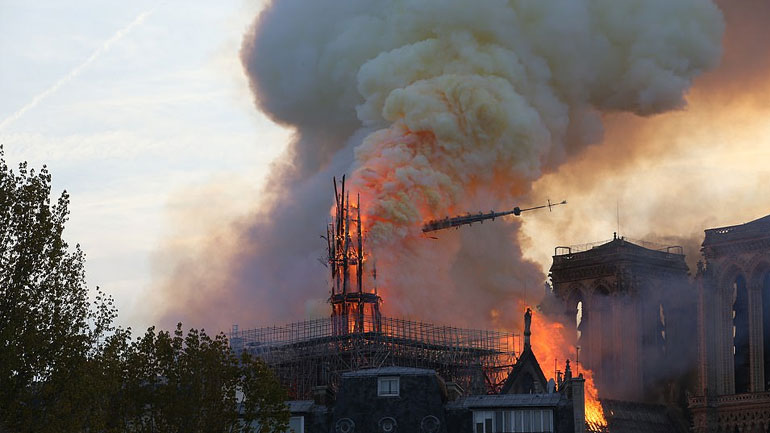 ΥΠΕΞ: Δεν υπάρχουν λόγια για την καταστροφική πυρκαγιά στην Παναγία των Παρισίων