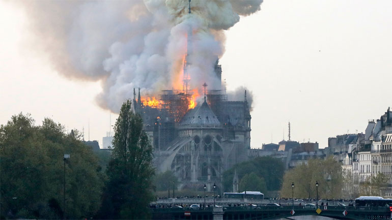 Οι καμπάνες των καθεδρικών ναών θα ηχήσουν σε όλη τη Γαλλία