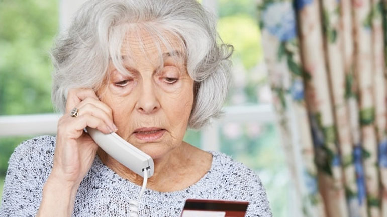 Η ευκολία στην εξαπάτηση των ηλικιωμένων μπορεί να αποτελεί πρώιμο σύμπτωμα της νόσου Αλτσχάιμερ