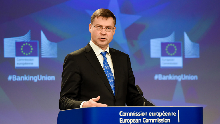 Ντομπρόβσκις: Η μείωση του αφορολόγητου δεν είναι δεδομένη