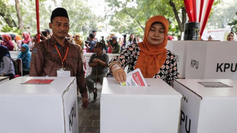 Στις κάλπες οι Ινδονήσιοι