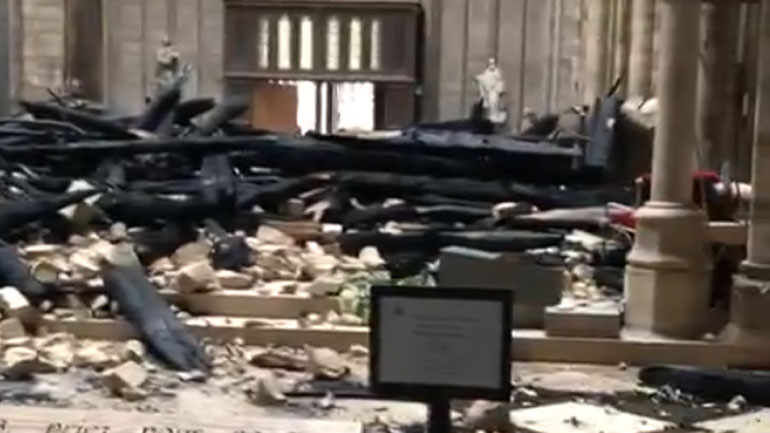 Τα πρώτα πλάνα από την καταστροφή στο εσωτερικό της Notre Dame