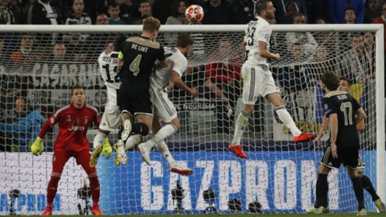 Στην άκρη, έρχεται ο Άγιαξ και παίρνει κεφάλια!