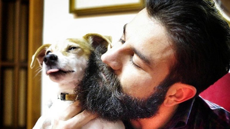 Τι έχει περισσότερα μικρόβια; Η γενειάδα των ανδρών ή το τρίχωμα των σκύλων;