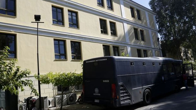 Παραδόθηκε ο δραπέτης από τα δικαστήρια της πρώην Σχολής Ευελπίδων Παραδόθηκε ο δραπέτης από τα δικαστήρια της πρώην Σχολής Ευελπίδων