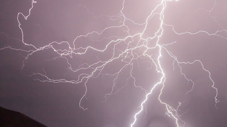 Εθνικό Αστεροσκοπείο Αθηνών: Εκατό κεραυνοί καταγράφηκαν σήμερα στην Αττική κι ένας από αυτούς έπεσε στην Ακρόπολη