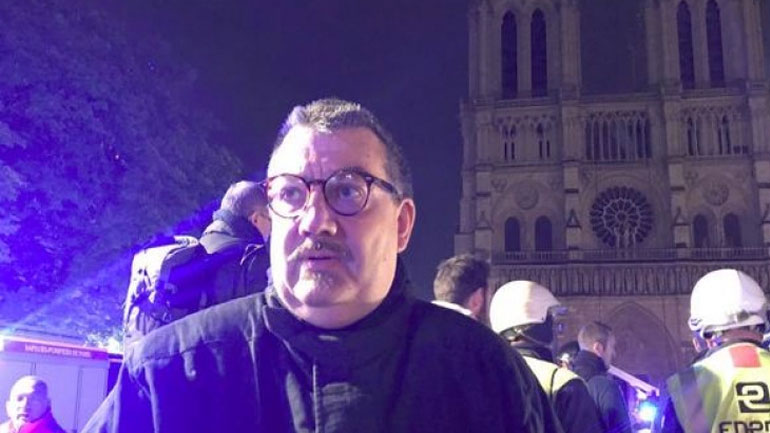 Ο ιερέας-ήρωας της Γαλλίας: Μπήκε στην Παναγία των Παρισίων και έσωσε το ακάνθινο στεφάνι του Ιησού