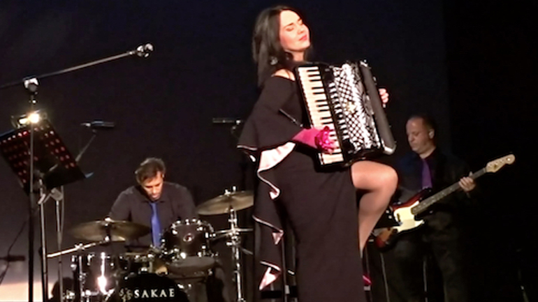 Θριαμβευτική εμφάνιση της Ζωής Τηγανούρια για τα 100 χρόνια Ελλάδας-Πολωνίας