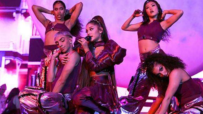 Η Ariana Grande στη σκηνή του Coachella, παρέα με τους ‘NSYNC!