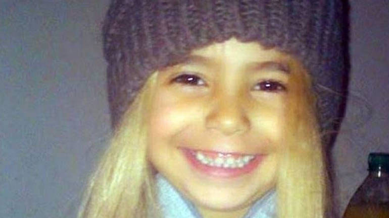 Δολοφονία της μικρής Άννυ: Ισόβια στον πατέρα, αθώα η μητέρα της