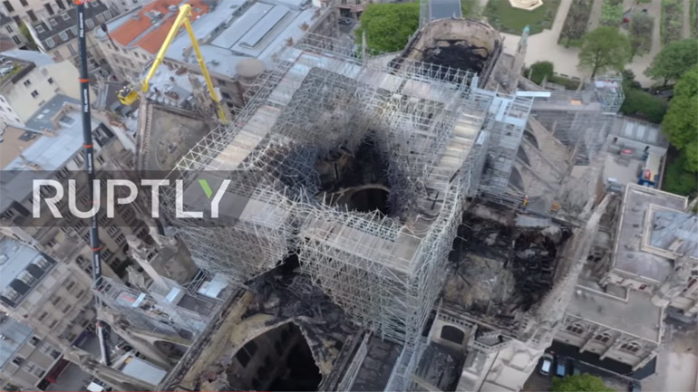 Το μέγεθος της καταστροφής της Notre Dame από ψηλά