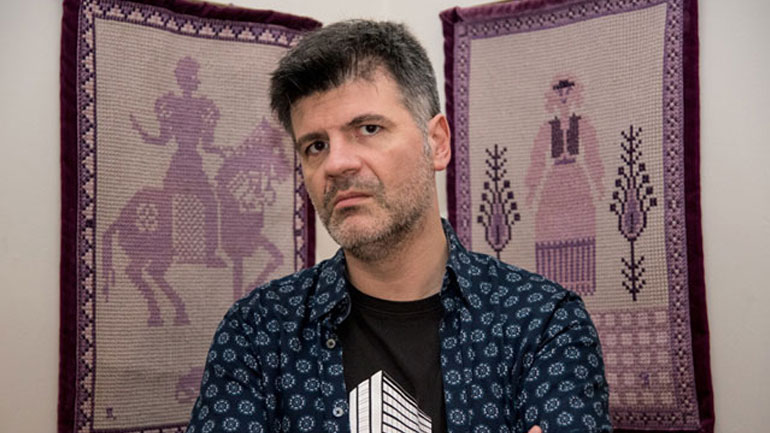 Ο Φοίβος Δεληβοριάς ζητά από τον Μητσοτάκη να αποσυρθεί η εικόνα του από το βίντεο με τη συνάντησή τους