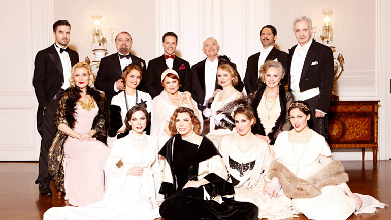 «Κι από Σμύρνη… Σαλονίκη»: Η Μιμή Ντενίση φέρνει το πρώτο θεατρικό σίκουελ