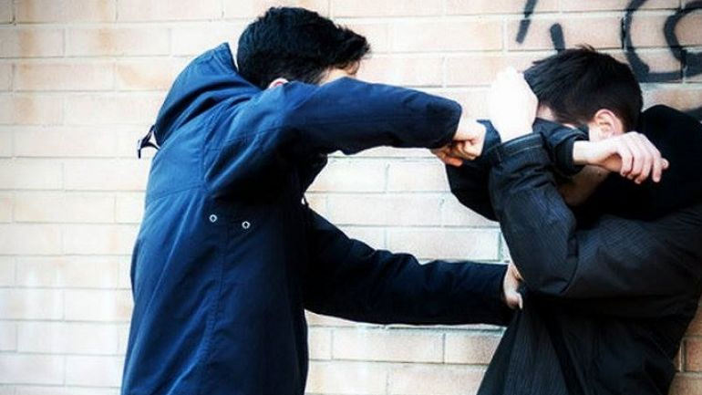 Θεσσαλονίκη: Έπαιξαν ξύλο έξω από το ΕΠΑΛ Επανομής – Στο νοσοκομείο 18χρονος