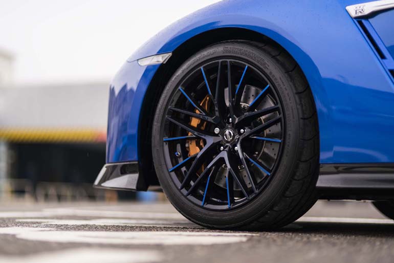 Ζάντες 20 ιντσών...