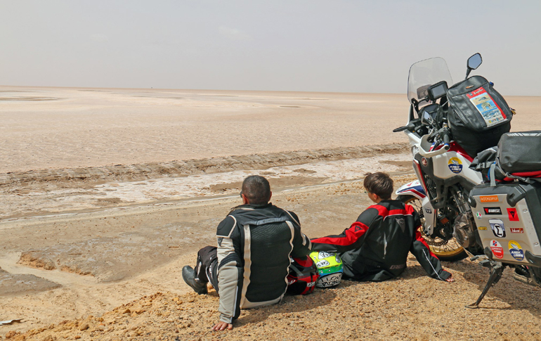 Το 2018 πατέρας και γιος ταξίδεψαν με μία Honda Africa Twin στην Αφρική...