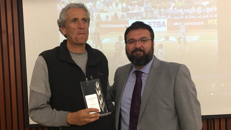 Βράβευση Λιβέρη Ανδρίτσου από τον υφυπουργό Αθλητισμού Γιώργο Βασιλειάδη